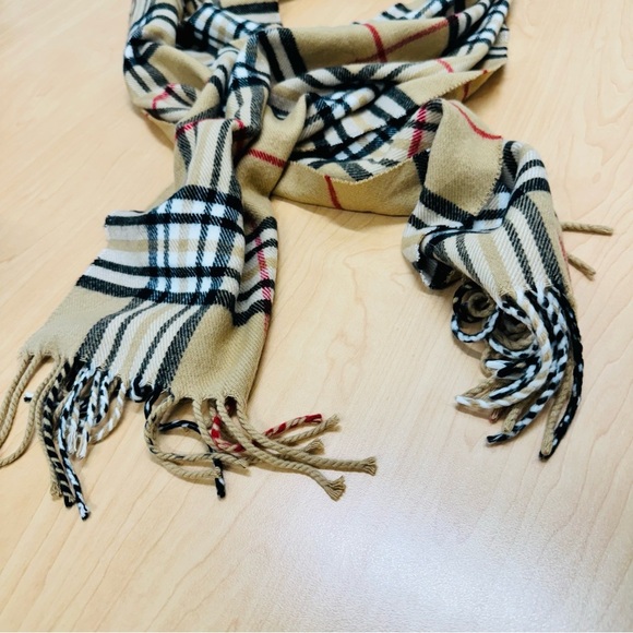 Pre-Loved Classic Plaid Scarf – Cashmere Blend - Picture 2 of 4